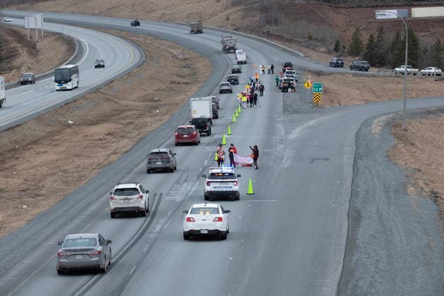April 2, 2026, Shubenacadie, Ns, CANADA: Sipeknekatik First Nation members protest along Highway 102 near Shubenacadie, N.S. on Thursday, April 2, 2026. Shubenacadie CANADA  - ZUMAc35_ 20260402_zaf_c35_057 Copyright: xTedxPritchardx