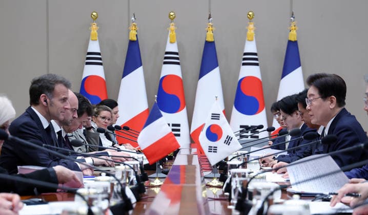 S. Korea-France summit S. Korea-France summit South Korean President Lee Jae Myung (R) and French President Emmanuel Macron (L) hold talks at the presidential office Cheong Wa Dae in Seoul on April 3, 2026. (Yonhap) 2026-04-03 12:04:57 < 1980-2026 YONHAPNEWS AGENCY. .> ¼­¿ïÆ¯º°½Ã EDITORIAL USE ONLY  Copyright: xx PYH2026040308610031500 YonhapxNewsx yonphotos251072
