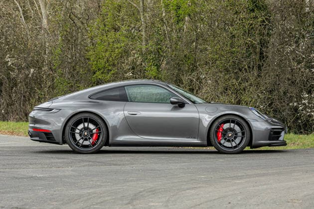 Porsche and Fiat 500 from late singer Chris Rea s personal collection go to auction for over £100,000 Story from Jam Press (Chris Rea Cars) Pictured: Chris Rea s 2022 Porsche 911 Carrera GTS. Porsche and Fiat 500 from late singer Chris Rea s personal collection go to auction for over £100,000 Two cars from the personal collection of late singer Chris Rea are going under the hammer for more than £100,000. The low-mileage 2022 Porsche 911 Carrera GTS and a distinctive 1972 Fiat 500 converted to electric power were both driven by the star. The Porsche is described as a rare opportunity for collectors due to its minimal mileage and celebrity provenance. Rea who died last December acquired it in June 2023. It has remained within his perso  Copyright: xJamxPress IconicxAuctioneers