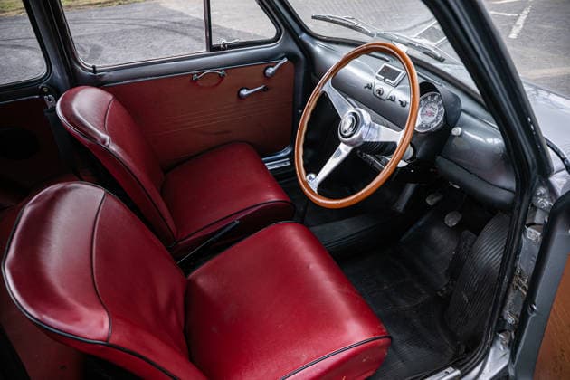 Porsche and Fiat 500 from late singer Chris Rea s personal collection go to auction for over £100,000 Story from Jam Press (Chris Rea Cars) Pictured: Chris Rea s 1972 Fiat 500. Porsche and Fiat 500 from late singer Chris Rea s personal collection go to auction for over £100,000 Two cars from the personal collection of late singer Chris Rea are going under the hammer for more than £100,000. The low-mileage 2022 Porsche 911 Carrera GTS and a distinctive 1972 Fiat 500 converted to electric power were both driven by the star. The Porsche is described as a rare opportunity for collectors due to its minimal mileage and celebrity provenance. Rea who died last December acquired it in June 2023. It has remained within his personal collection  Copyright: xJamxPress IconicxAuctioneers
