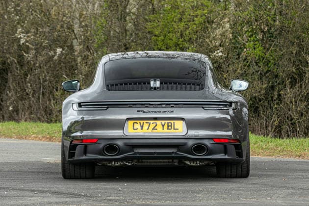 Porsche and Fiat 500 from late singer Chris Rea s personal collection go to auction for over £100,000 Story from Jam Press (Chris Rea Cars) Pictured: Chris Rea s 2022 Porsche 911 Carrera GTS. Porsche and Fiat 500 from late singer Chris Rea s personal collection go to auction for over £100,000 Two cars from the personal collection of late singer Chris Rea are going under the hammer for more than £100,000. The low-mileage 2022 Porsche 911 Carrera GTS and a distinctive 1972 Fiat 500 converted to electric power were both driven by the star. The Porsche is described as a rare opportunity for collectors due to its minimal mileage and celebrity provenance. Rea who died last December acquired it in June 2023. It has remained within his perso  Copyright: xJamxPress IconicxAuctioneers