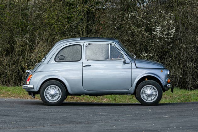 Porsche and Fiat 500 from late singer Chris Rea s personal collection go to auction for over £100,000 Story from Jam Press (Chris Rea Cars) Pictured: Chris Rea s 1972 Fiat 500. Porsche and Fiat 500 from late singer Chris Rea s personal collection go to auction for over £100,000 Two cars from the personal collection of late singer Chris Rea are going under the hammer for more than £100,000. The low-mileage 2022 Porsche 911 Carrera GTS and a distinctive 1972 Fiat 500 converted to electric power were both driven by the star. The Porsche is described as a rare opportunity for collectors due to its minimal mileage and celebrity provenance. Rea who died last December acquired it in June 2023. It has remained within his personal collection  Copyright: xJamxPress IconicxAuctioneers