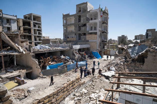 News Bilder des Tages U.S.-Israeli Military Operations In Iran A view of a residential area affected during the United States-Israeli military operations in the city of Karaj in Alborz province, several kilometers west of Tehran, Iran, on April 3, 2026. The area was struck on March 9. Karaj Iran  Copyright: xMortezaxNikoubazlx originalFilename: nikoubazl-usisrael260403_npymi.jpg
