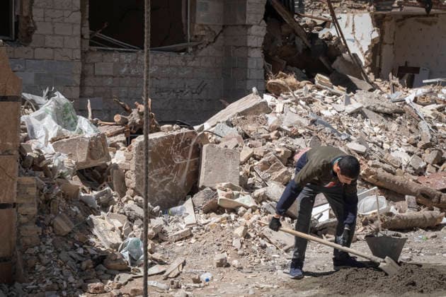 U.S.-Israeli Military Operations In Iran An Iranian volunteer works in a residential area affected by U.S.-Israeli military operations in the city of Karaj in Alborz province, several kilometers west of Tehran, Iran, on April 3, 2026. The area was struck on March 9. Karaj Iran  Copyright: xMortezaxNikoubazlx originalFilename: nikoubazl-usisrael260403_npQWg.jpg