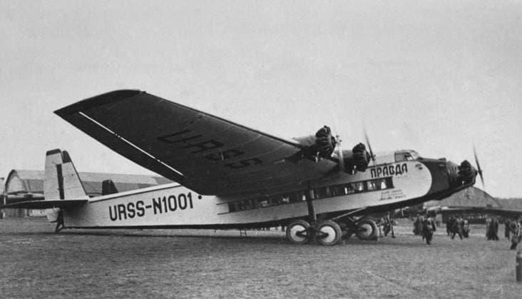 Maxim Gorky Propaganda Squadron 9118443 27.10.1935 Friendly visit by the delegation of the Society for the Promotion of Defense, Aviation and Chemical Engineering (Osoaviakhim) to the aviation festival in Bucharest on October 27, 1935. The flagship of the Maxim Gorky propaganda squadron is the ANT-14 Pravda passenger aircraft, manufactured at the AGOS TsAGI plant (since 1931 -- TsAGI Central Design Bureau), with the registration number URSS-N1001, applied for foreign flight. RIA News Sputnik Bucharest Romania  Copyright: xRIAxNewsx