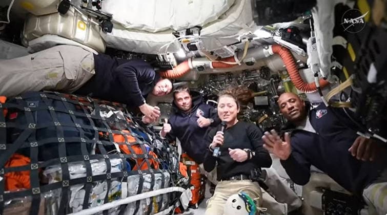 News Bilder des Tages Apr 3, 2026: NASA Artemis II crew members JEREMY HANSEN, REID WISEMAN, CHRISTINA KOCH, and VICTOR GLOVER answer questions from reporters during the first downlink event of their mission. The pictures were released on the third day of the first mission since 1972 to send people around the moon. Space Space - ZUMAz03_ 20260403_art_z03_418 Copyright: xReidxWiseman NASAx