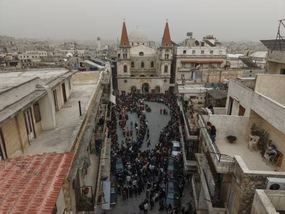 News Bilder des Tages Syrian Christians commemorated Good Friday with ceremonies ahead of Easter ALEPPO, SYRIA - APRIL 03: An aerial view of scout teams holding a parade through the city streets accompanied by a marching band following Christians commemorate Good Friday, believed to mark the crucifixion of Jesus Christ, with a service at the Mar Elias Maronite Cathedral in Aleppo, Syria, on April 03, 2026. Kasim Yusuf Anadolu Aleppo Syria. Editorial use only. Please get in touch for any other usage.  Copyright: x2026xAnadoluxKasimxYusufx