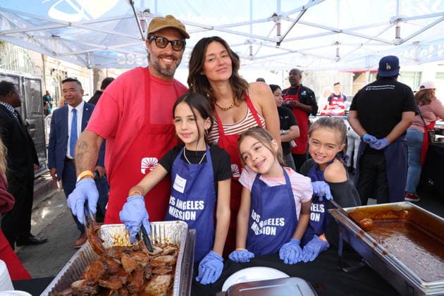 Los Angeles CA Apr 3: Caroline D Amore at the LA Mission Easter Meal Service for the homeless on April 3, 2026 Credit: USA  - ZUMAa123 20260403_zaa_a123_031 Copyright: xAdMediax