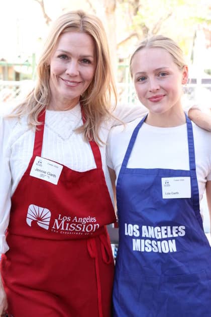 LA Mission Easter Meal Service Los Angeles CA Apr 3: Jennie Garth & Lola Garth at the LA Mission Easter Meal Service for the homeless on April 3, 2026 Credit: AdMedia EDITORIAL USE ONLY  Copyright: xx AdMediax admphotostwo979872