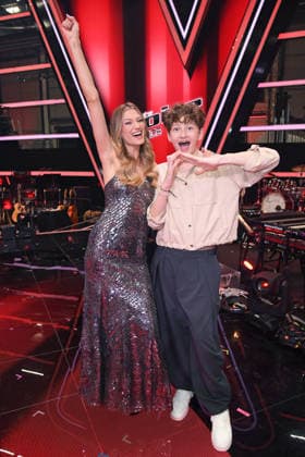 Leony (Leonie Burger), Kandidat Max - THE VOICE KIDS FINALE 2026 im Studio Berlin Adlershof in Berlin am 03.04.2026