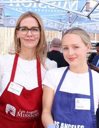Los Angeles Mission & Hope The Mission Host Special Easter outreach on Skid Row Featuring: Jennie Garth, Lola Garth Where: Los Angeles, California, United States When: 03 Apr 2026 Credit: Faye s Vision Cover Images EDITORIAL USE ONLY. NOT FOR USE BY NEWSPAPERS BASED IN THE UK. Copyright: xx coverimg55597119