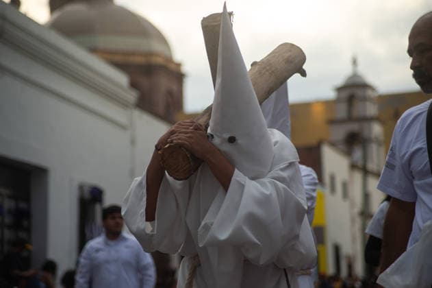 Holy Week Procession of Silence A Hooded penitent carry a wooden cross and takes a vow of silence as taking part during the procession of silence for Holy Week celebrations in Temple of Santa Cruz, celebrating 60 years of tradition. As Easter approaches, honors one of the solemn religious traditions, the funeral march, know as Silence Procession. on April 3, 2026 in Queretaro, Mexico. (Photo by Jose Carrera Eyepix Group) Copyright: xJosexCarrerax xEyepixxGroupx JFC_03042026_179992