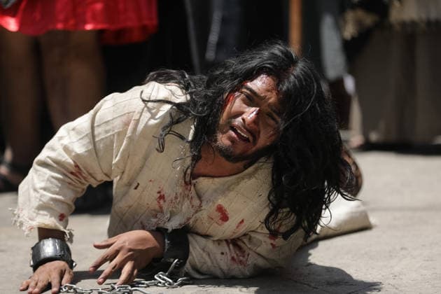 A person representing Jesus Christ taking part during the 40th anniversary of the Passion of Christ at Tenorios neighborhood in Iztapalapa . on April 3, 2026 in Mexico City, Mexico. Mexico City Mexico  - ZUMAe321 20260403_zia_e321_125 Copyright: xIanxRoblesx