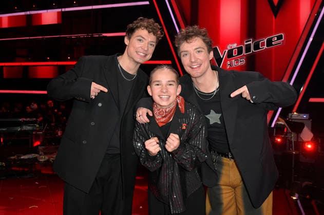 Heiko Lochmann, Illia und Roman Lochmann vom Team HE RO beim Photocall mit den Finalisten und Coaches der 14. Staffel der TV-Show The Voice Kids im Studio H Berlin-Adlershof. Berlin, 03.04.2026