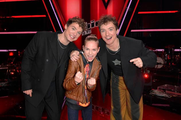 Heiko Lochmann, Levy und Roman Lochmann vom Team HE RO beim Photocall mit den Finalisten und Coaches der 14. Staffel der TV-Show The Voice Kids im Studio H Berlin-Adlershof. Berlin, 03.04.2026
