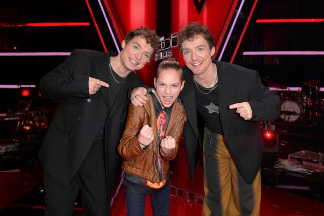 Heiko Lochmann, Levy und Roman Lochmann vom Team HE RO beim Photocall mit den Finalisten und Coaches der 14. Staffel der TV-Show The Voice Kids im Studio H Berlin-Adlershof. Berlin, 03.04.2026