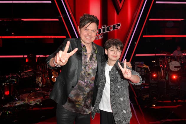 Michael Patrick Kelly und Renat vom Team Michael Patrick beim Photocall mit den Finalisten und Coaches der 14. Staffel der TV-Show The Voice Kids im Studio H Berlin-Adlershof. Berlin, 03.04.2026