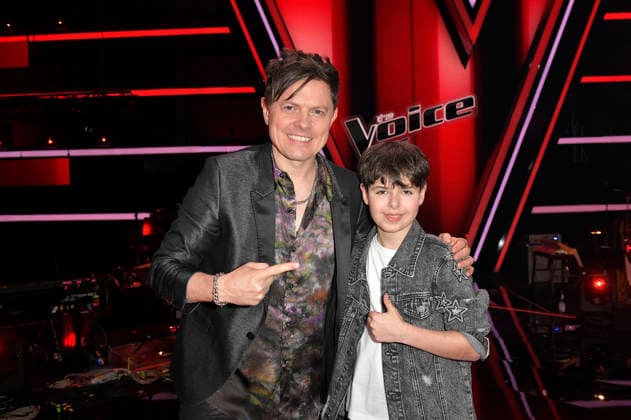 Michael Patrick Kelly und Renat vom Team Michael Patrick beim Photocall mit den Finalisten und Coaches der 14. Staffel der TV-Show The Voice Kids im Studio H Berlin-Adlershof. Berlin, 03.04.2026