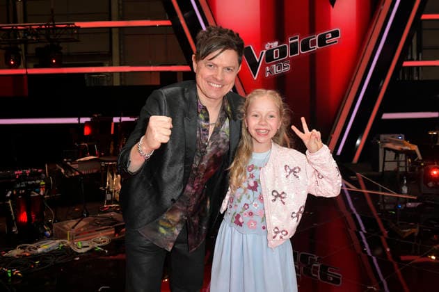 Michael Patrick Kelly und Hedi vom Team Michael Patrick beim Photocall mit den Finalisten und Coaches der 14. Staffel der TV-Show The Voice Kids im Studio H Berlin-Adlershof. Berlin, 03.04.2026