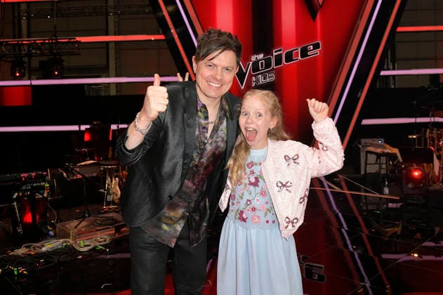 Michael Patrick Kelly und Hedi vom Team Michael Patrick beim Photocall mit den Finalisten und Coaches der 14. Staffel der TV-Show The Voice Kids im Studio H Berlin-Adlershof. Berlin, 03.04.2026