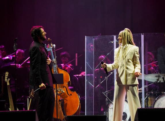 Josh Groban, Monroe Monroe Vata Rigby Concert Josh Groban Gems World Tour 2026 at the Grand Rex in Paris, France, on April 3, 2026 Anne Sophie Guebey Bestimage Concert Josh Groban Gems World Tour 2026 at the Grand Rex in Paris, France, on April 3, 2026 Paris France  Copyright: xAnne-SophiexGuebeyx xBestimagexAnne-SophiexGuebeyx xBestimagex