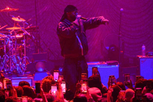 Leon Thomas Performs at Eventim Apollo, London, UK American rapper Ty Dolla $ign (born Tyrone William Griffin Jr) guests with Leon Thomas (born Leon George Thomas III) at The Eventim Apollo, London, England, UK on Friday 3 April 2026 as part of his Mutts Don t Heel Tour 2026., Credit:Justin Ng Avalon UK, England, London, Eventim Apollo  Copyright: xJustinxNgx xAvalonx 1088495714