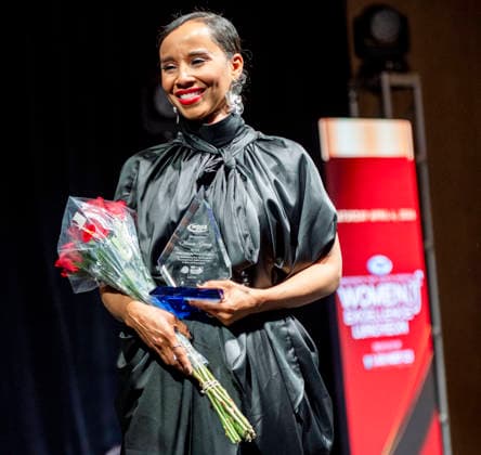 April 4, 2026, Philadelphia, Pennsylvania, United States: R&B singer, songwriter, VIVIAN GREEN, receives the Trailblazing award during the WDAS-FM tenth annual Women Of Excellence awards luncheon at the Philadelphia Sheraton Philadelphia United States - ZUMArf1_ 20260404_zaf_rf1_041 Copyright: xRickyxFitchettx