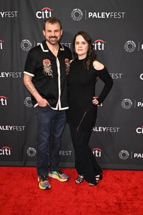 Gordon Smith und Jenn Carroll beim Screening der Apple TV+ Serie Pluribus auf dem 43. PaleyFest LA 2026 im Dolby Theatre. Los Angeles, 04.04.2026