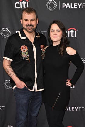 Gordon Smith und Jenn Carroll beim Screening der Apple TV+ Serie Pluribus auf dem 43. PaleyFest LA 2026 im Dolby Theatre. Los Angeles, 04.04.2026