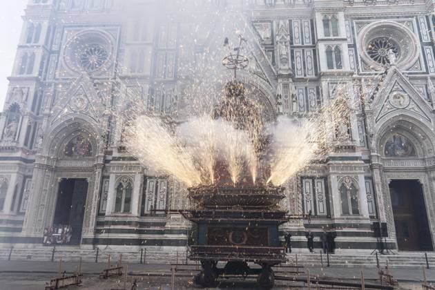 News Bilder des Tages Italien, traditionelles Scoppio del Carro in Florenz Florence 05 04 2026 Explosion of the Cart Piazza Duomo 05 04 2026 Florence Italy  Copyright: xGiannixPasquinix xipa-agency.netx xGiannixPasquini ipax IPA_Agency_IPA73766171