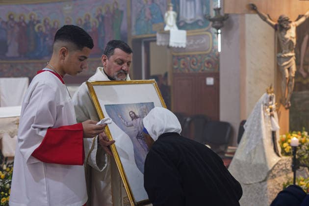 News Bilder des Tages Easter Mass held in Gaza City GAZA CITY, PALESTINE - APRIL 05: People attend the Easter Mass held at the Holy Family Church in the Old City of Gaza City, Palestine, on April 05, 2026. Anas Zeyad Fteha Anadolu Gaza City Gaza. Editorial use only. Please get in touch for any other usage.  Copyright: x2026xAnadoluxAnasxZeyadxFtehax