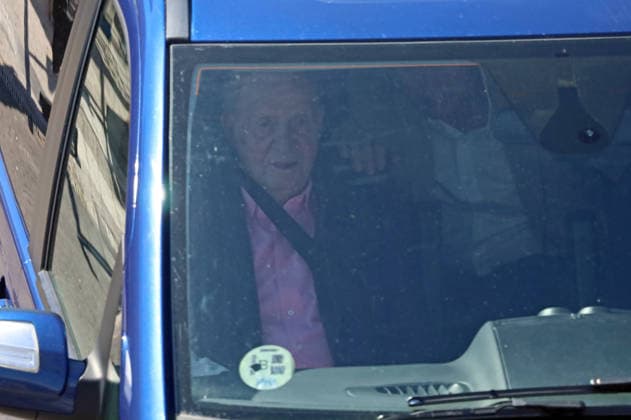 Don Juan Carlos lands in Seville on his first trip to Spain after the start of the war in the Middle East The King Emeritus arrives at the airport in a private plane from Abu Dhabi, on April 5, 2026, in Seville Andalusia, Spain PLANE TRAVEL KING ROYALTY Leandro Wassaul 05 04 2026 Seville Seville Seville Spain  Copyright: xLeandroxWassaulx 7416566