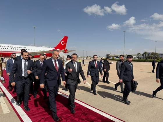 News Bilder des Tages Turkish FM Hakan Fidan welcomed at Damascus Airport DAMASCUS, SYRIA - APRIL 5: (----EDITORIAL USE ONLY - MANDATORY CREDIT - ‘TURKISH MINISTRY OF FOREIGN AFFAIRS HANDOUT - NO MARKETING NO ADVERTISING CAMPAIGNS - DISTRIBUTED AS A SERVICE TO CLIENTS----) Turkish Foreign Minister Hakan Fidan is welcomed by Syrian Foreign Minister Assad Hassan Shaibani at Damascus International Airport in Damascus, Syria, on April 5, 2026. Turkish Foreign Ministry Handout Anadolu Damascus Syria. Editorial use only. Please get in touch for any other usage.  Copyright: x2026xAnadoluxTurkishxForeignxMinistryx xHandoutx