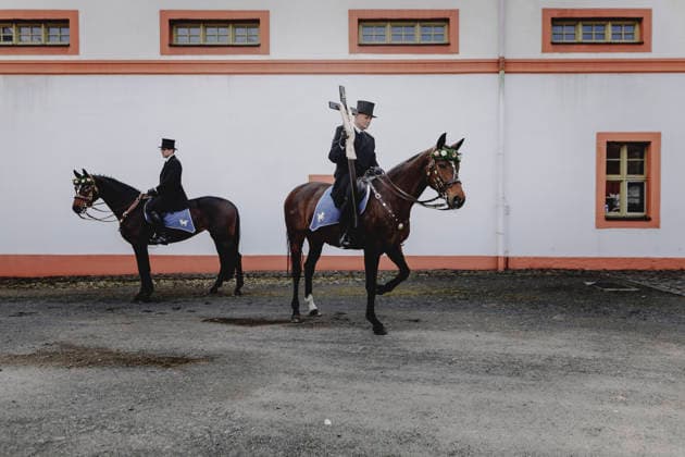 News Bilder des Tages Saatreiter reiten am Kloster Marienthal im Rahmen der Osterreiter-Prozession zum Ostersonntag in Ostritz, 05.04.2026. Ostritz Deutschland *** Saatreiter riding at Marienthal Monastery as part of the Easter Sunday procession in Ostritz, 05 04 2026 Ostritz Germany Copyright: xFlorianxGaertnerx