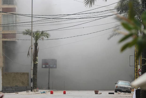News Bilder des Tages (260405) -- BEIRUT, April 5, 2026 -- This photo taken on April 5, 2026 shows smoke and dust caused by an Israeli airstrike on the southern suburbs of Beirut, Lebanon. Four people were killed and about 39 others were wounded in an Israeli airstrike on the Jnah area in Beirut s southern suburbs on Sunday, near Beirut s Rafic Hariri Hospital, according to the Lebanese health ministry. Israeli warplanes launched five airstrikes on Beirut s southern suburbs, including two on Jnah, as well as strikes on Ghobeiry, Haret Hreik, and Al-Jamous, according to Lebanon s National News Agency (NNA). (Photo by Xinhua) LEBANON-BEIRUT-ISRAELI AIRSTRIKES BilalxJawich 