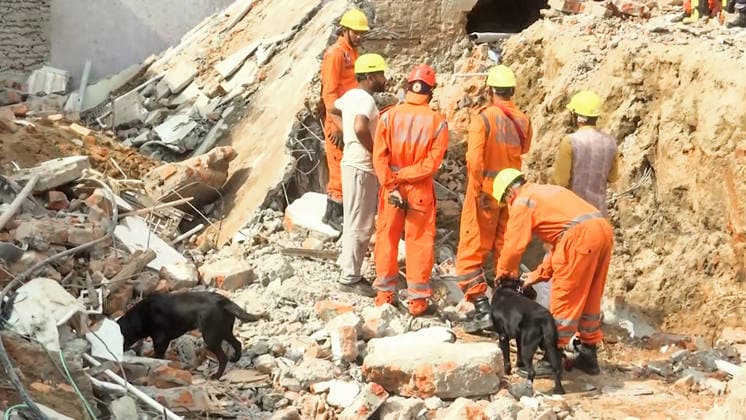 News Bilder des Tages RECORD DATE NOT STATED Anuppur Building Collapse: NDRF Continues Search for Survivors in Kotma Anuppur, Apr 05 (ANI): NDRF team with sniffer dogs conducts search and rescue operations at Kotma, where a four-story building collapsed on 4th April, in Anuppur on Sunday. (ANI Video Grab) Anuppur Madhya Pradesh India Copyright: xANIx ANI_20260405060
