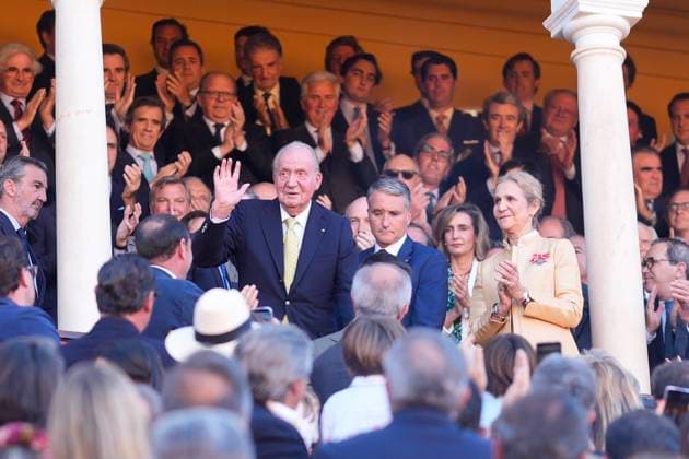 Entertainment Bilder des Tages The King Emeritus returns to the Plaza de la Maestranza ten years later The King Emeritus returns to the Plaza de la Maestranza ten years later In Seville on April 5, 2026 Image of the King Emeritus, Juan Carlos de Borbón, greeting from the maestrantes box of the Real Maestranza de Caballería 05 APRIL 2026 Joaquí Seville, Andalusia, Spain Seville, Andalusia, Spain Spain Spain  Copyright: xJoaquinxCorcherox 7417162
