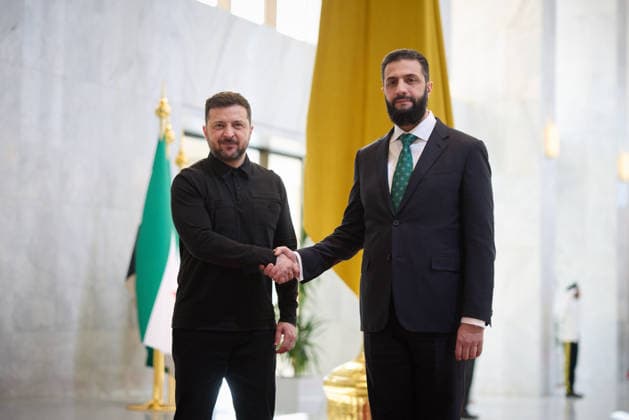 News Bilder des Tages Ukrainian President Zelenskyy in Damascus DAMASCUS, SYRIA - APRIL 5: (----EDITORIAL USE ONLY - MANDATORY CREDIT - UKRAINIAN PRESIDENCY HANDOUT - NO MARKETING NO ADVERTISING CAMPAIGNS - DISTRIBUTED AS A SERVICE TO CLIENTS----) Syrian President Ahmad Al-Sharaa (R) welcomes Ukrainian President Volodymyr Zelenskyy (L) in Damascus, Syria, on April 5, 2026. Ukrainian Presidency Handout Anadolu Damascus Syria. Editorial use only. Please get in touch for any other usage.  Copyright: x2026xAnadoluxUkrainianxPresidencyx xHandoutx