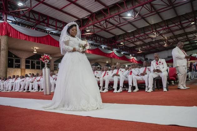 News Bilder des Tages A mass wedding ceremony was held in South Africa as part of Easter celebrations JOHANNESBURG, SOUTH AFRICA - APRIL 05: More than 50 couples attend a mass wedding ceremony held as part of Easter celebrations at International Pentecostal Holiness Church in Zuurbekom town of Johannesburg, South Africa on April 50, 2026. Ihsaan Haffejee Anadolu Johannesburg South Africa. Editorial use only. Please get in touch for any other usage.  Copyright: x2026xAnadoluxIhsaanxHaffejeex