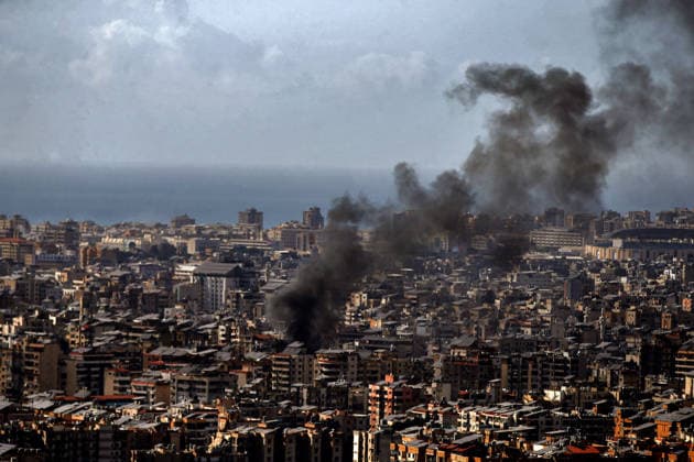 April 5, 2026, Beirut, Lebanon: Smoke from an Israeli air raids billows from an alleged Hezbollah position in Beirut s southern suburb, a stronghold of the pro-Iranian party. Israeli strikes across southern Lebanon and the capital, Beirut, have killed at least 14 people, a day after Israel threatened to hit Lebanon main border crossing with Syria, forcing its closure. Beirut Lebanon - ZUMAn313 20260405_zip_n313_004 Copyright: xMarwanxNaamanix