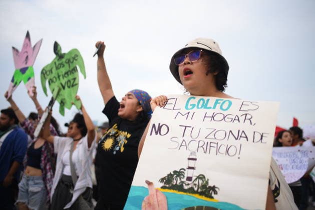 March for the Sea protest held in Veracruz against oil spills VERACRUZ, MEXICO - APRIL 5: Protesters march along the waterfront of the Port of Veracruz during the March for the Sea demonstration against hydrocarbon spills in Veracruz, Mexico, on April 5, 2026. Rolando Ramos Anadolu Veracruz Mexico. Editorial use only. Please get in touch for any other usage.  Copyright: x2026xAnadoluxRolandoxRamosx