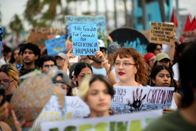 March for the Sea protest held in Veracruz against oil spills VERACRUZ, MEXICO - APRIL 5: Protesters march along the waterfront of the Port of Veracruz during the March for the Sea demonstration against hydrocarbon spills in Veracruz, Mexico, on April 5, 2026. Rolando Ramos Anadolu Veracruz Mexico. Editorial use only. Please get in touch for any other usage.  Copyright: x2026xAnadoluxRolandoxRamosx