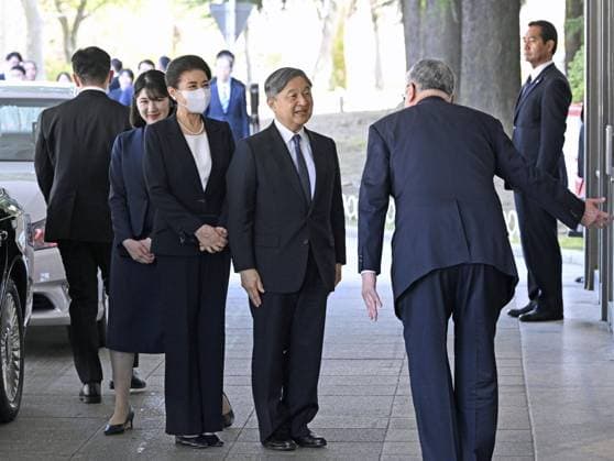 Japan imperial family s trip to Fukushima (From R, facing camera) Japan s Emperor Naruhito, Empress Masako and their daughter Princess Aiko arrive at the Fukushima prefectural government office in Fukushima on April 6, 2026. The family is vising the northeastern Japan prefecture to inspect the recovery efforts since the 2011 Great East Japan Earthquake.  A14AA0005438536P