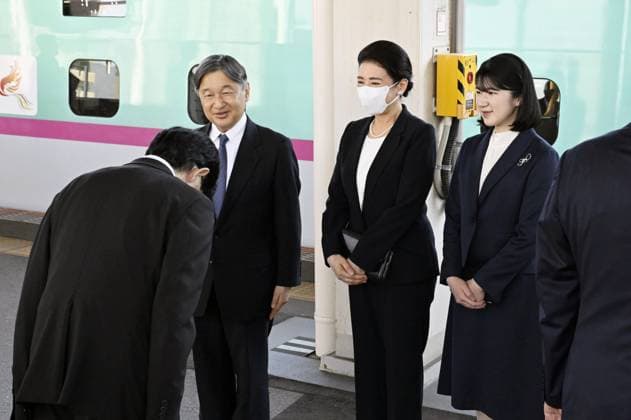 Japan imperial family s trip to Fukushima (Facing camera, from L) Japan s Emperor Naruhito, Empress Masako and their daughter Princess Aiko arrive at JR Fukushima Station in Fukushima, northeastern Japan, on April 6, 2026, to inspect the recovery efforts since the 2011 Great East Japan Earthquake.  A14AA0005438556P