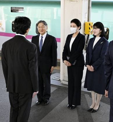 Japan imperial family s trip to Fukushima (Facing camera, from L) Japan s Emperor Naruhito, Empress Masako and their daughter Princess Aiko arrive at JR Fukushima Station in Fukushima, northeastern Japan, on April 6, 2026, to inspect the recovery efforts since the 2011 Great East Japan Earthquake.  A14AA0005438558P
