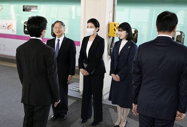 Japan imperial family s trip to Fukushima (Facing camera, from L) Japan s Emperor Naruhito, Empress Masako and their daughter Princess Aiko arrive at JR Fukushima Station in Fukushima, northeastern Japan, on April 6, 2026, to inspect the recovery efforts since the 2011 Great East Japan Earthquake.  A14AA0005438560P