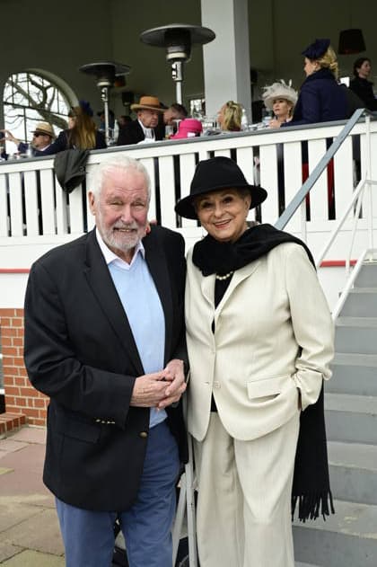 Dagmar Frederic mit Ehemann Klaus Lenk bei der Großen Saisoneröffnung 2026 auf der Rennbahn Hoppegarten. Berlin, 05.04.2026 Copyright: xMatthiasxWehnertx