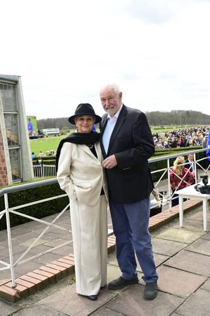 Dagmar Frederic mit Ehemann Klaus Lenk bei der Großen Saisoneröffnung 2026 auf der Rennbahn Hoppegarten. Berlin, 05.04.2026 Copyright: xMatthiasxWehnertx