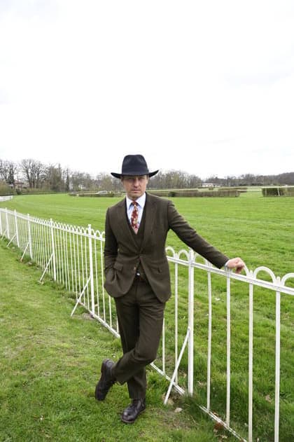 Tom Schilling bei der Großen Saisoneröffnung 2026 auf der Rennbahn Hoppegarten. Berlin, 05.04.2026 Copyright: xMatthiasxWehnertx