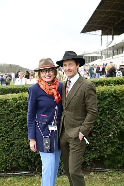 Tini Gräfin von Rothkirch und Tom Schilling bei der Großen Saisoneröffnung 2026 auf der Rennbahn Hoppegarten. Berlin, 05.04.2026 Copyright: xMatthiasxWehnertx